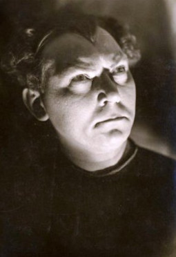 Kiss Ferenc Lucifer szerepében Madách Imre - Az ember tragédiája című művében, 1932-ben. Kép forrása: Wikimedia