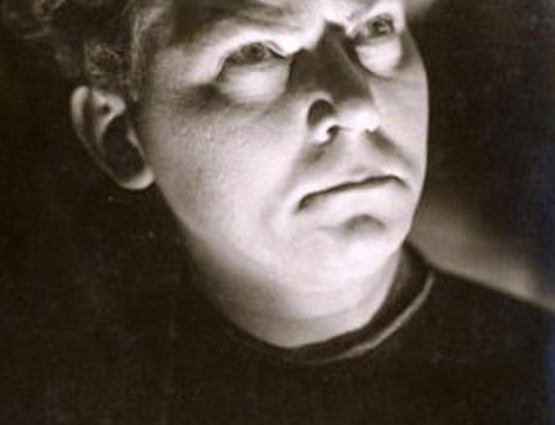 Kiss Ferenc Lucifer szerepében Madách Imre - Az ember tragédiája című művében, 1932-ben. Kép forrása: Wikimedia