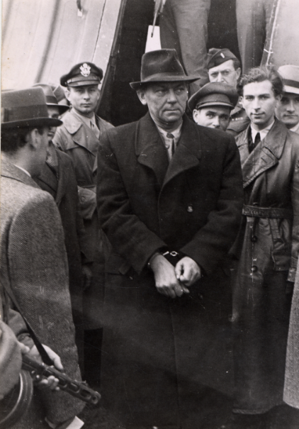 Kiss Ferenc bilicsben, miután 1945-ben az amerikaiak hazahozták Magyarországra. Kép forrása: OSZMI